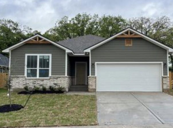 2415 Lightfoot Ln, Bryan, TX 77803