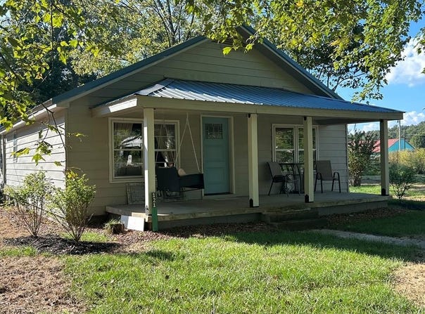 121 2ND ST, BIG SANDY, TN 38221