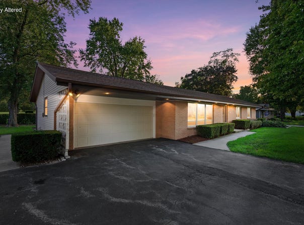 1501 E Fitzsimmons Rd, Oak Creek, WI 53154
