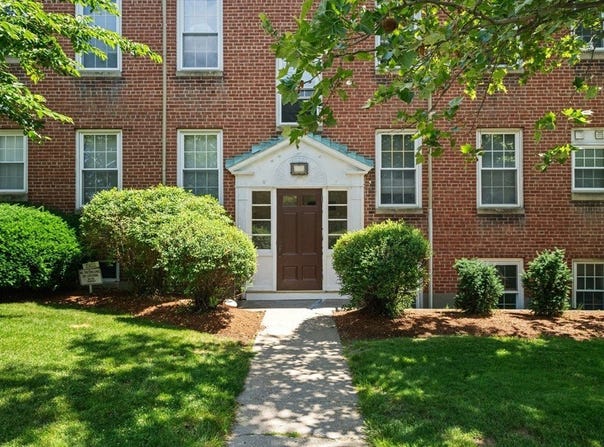 1 Lanark Rd 7, Brookline, MA 02445