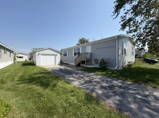 19 Swallow Lane, Beecher, IL 60401