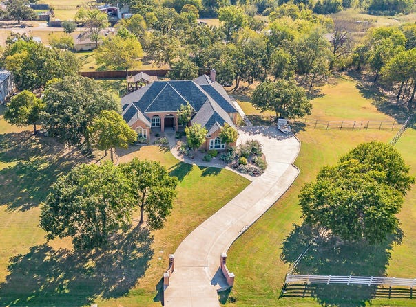 225 Sherry Lane, Burleson, TX 76028