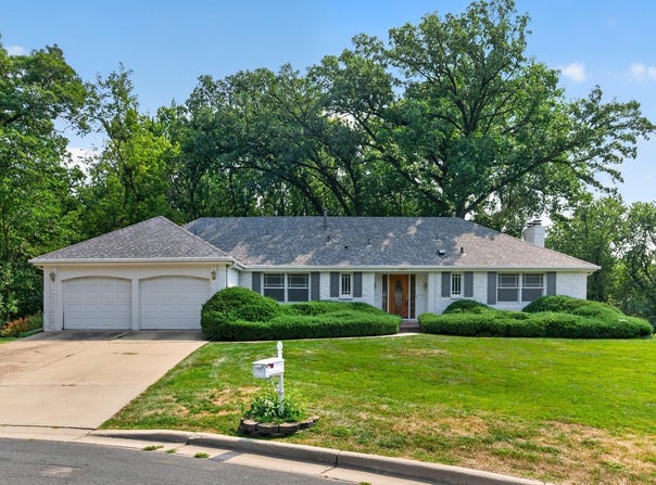 9923 Brookside Circle, Bloomington, MN 55431