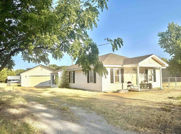 221 S Krouth, Mooreland, OK 73852