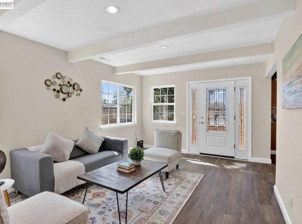 320 Monmouth Dr, Milpitas, CA 95035