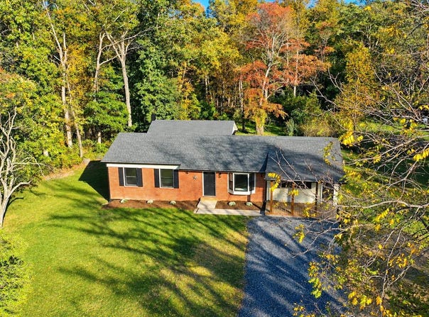 84 GREENBRIAR LN, STUARTS DRAFT, VA 24477