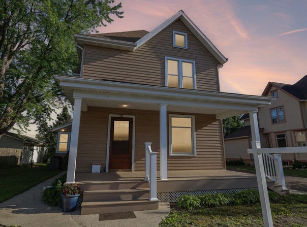 202 W 3rd Street, Waunakee, WI 53597-1383