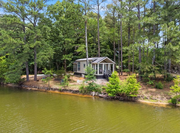 330 WHITLEY Way, Oakland, TN 38060