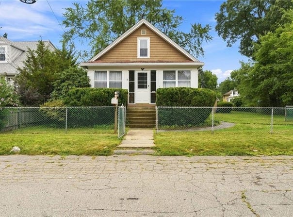 16 Beechcrest Street, Warwick, RI 02888