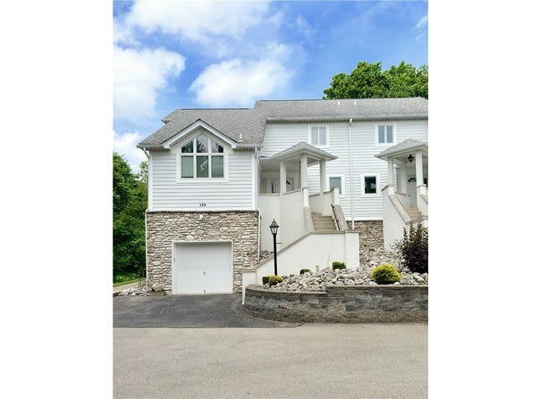 139 St Thomas Dr, Beaver Falls, PA 15010