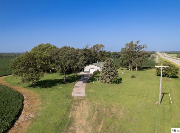 691 N 12th Road, Palmyra, NE 68418