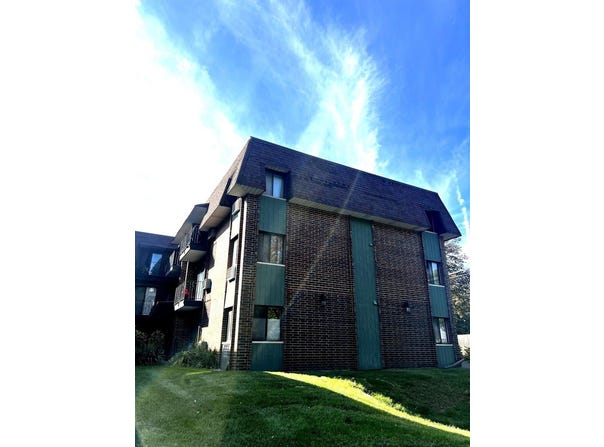 4942 Douglas Road, Downers Grove, IL 60515