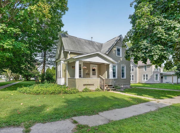 621 Iowa Street, Cedar Falls, IA 50613