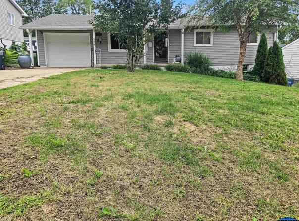 538 E 4th Street, Papillion, NE 68046