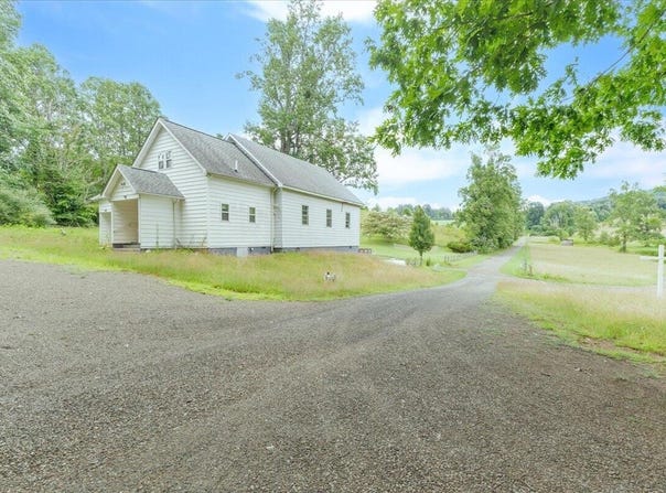190 Parkway Church Rd SW, Meadows of Dan, VA 24120