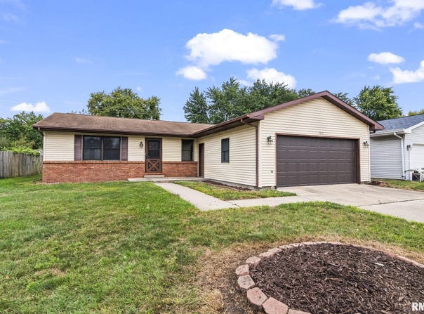 1913 Scarbrough Road, Springfield, IL 62702