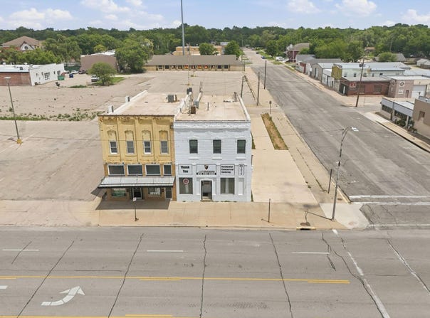 302 N Main St, Newton, KS 67114