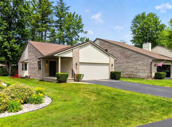 708 Shorefront Circle, Midland, MI 48640