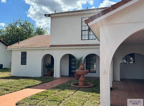 212 MORELOS AVE., RANCHO VIEJO, TX 78575