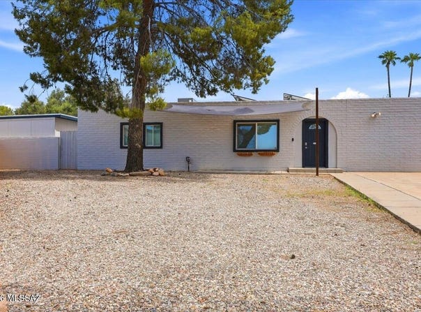 8581 E Lee Place, Tucson, AZ 85715