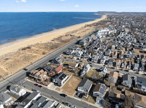 8 Oceanview Avenue, Keansburg, NJ 07734
