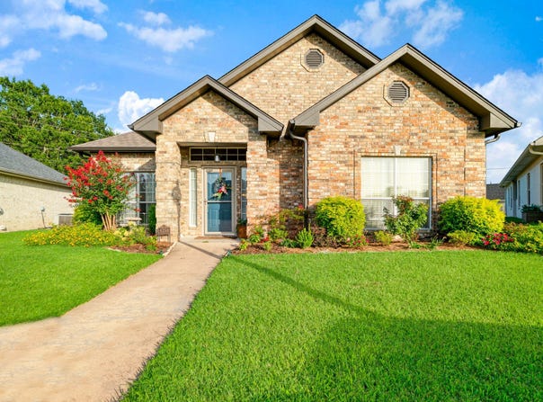 4250 PRIMROSE Lane, Paris, TX 75462