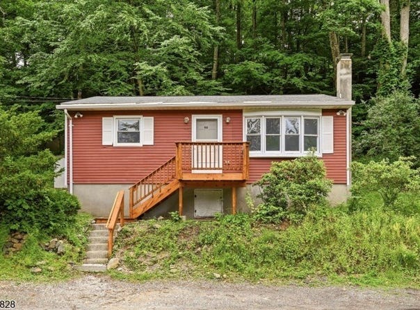 48 E Shore Dr, Vernon Twp., NJ 07462-3437