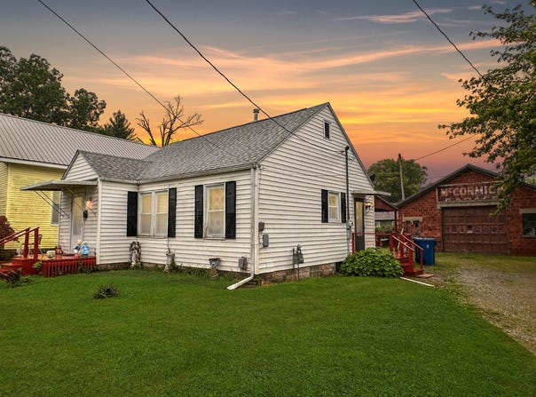 216 S Main Street, Flora, IL 62839