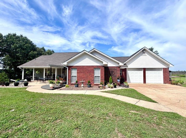 602 McCormick Road, plus 56.4 acres, Grenada, MS 38901