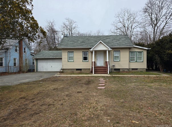 5 Cedar Road E, Mastic Beach, NY 11951