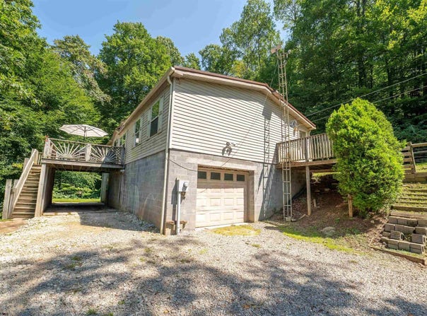 894 Mods Run Road, Mannington, WV 26582