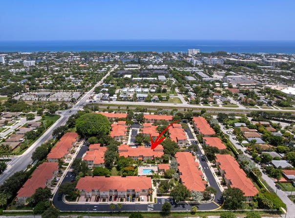 1020 E LONGPORT Circle, Delray Beach, FL 33444