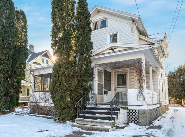 1217 JACKSON Street, OSHKOSH, WI 54901