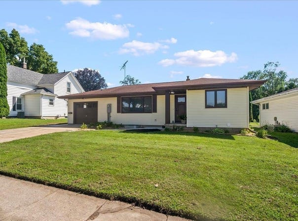 235 E Franklin, Denver, IA 50622