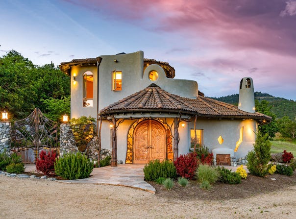 2700 N Valley View Road, Ashland, OR 97520
