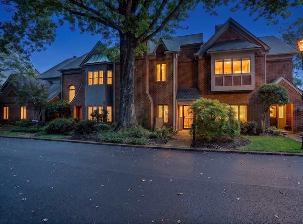 498 E RACQUET CLUB Pl E, Memphis, TN 38117