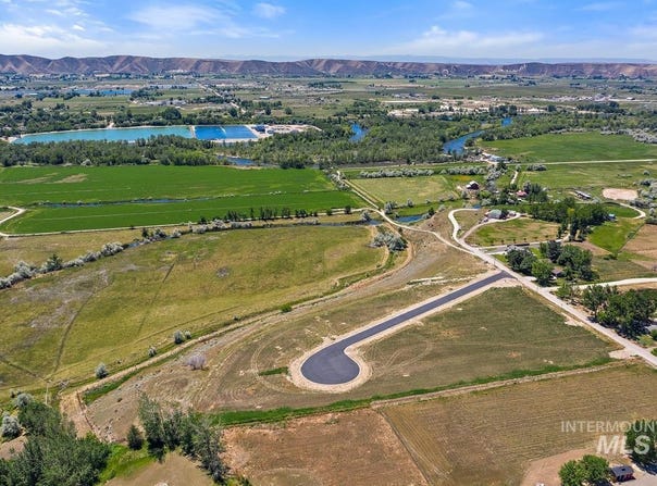 1979 Moonlight Lane, Emmett, ID 83617