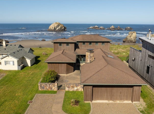 1950 BEACH LOOP Dr SW, Bandon, OR 97411