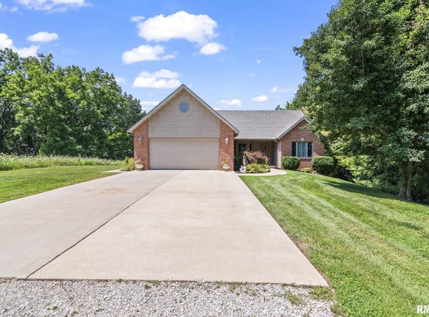 2450 Old Beardstown Road, Springfield, IL 62702