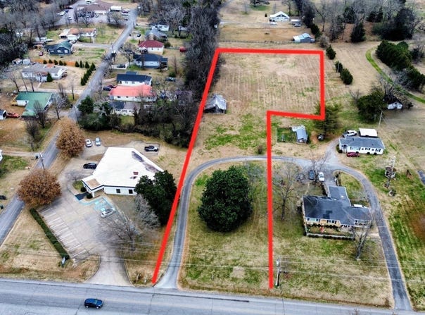 E E College Street E, Pulaski, TN 38478