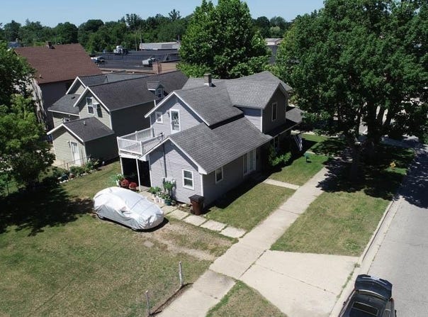 122 E RIVER STREET, CADILLAC, MI 49601