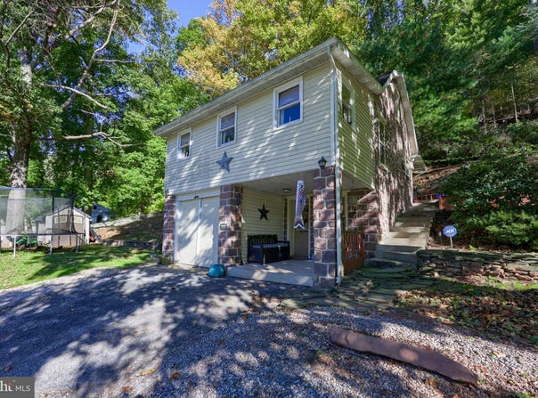 2840 CONEWAGO Road, DOVER, PA 17315