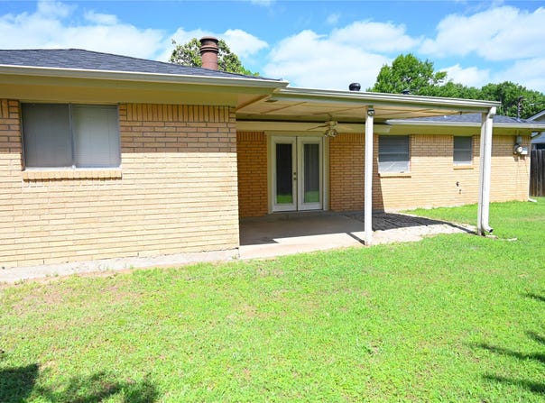 1352 Simpson Drive, Hurst, TX 76053