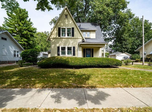 1604 E Jackson Street, Bloomington, IL 61701