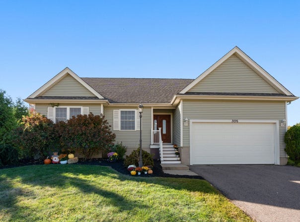 3076 Hunters Hill Dr, Dighton, MA 02715