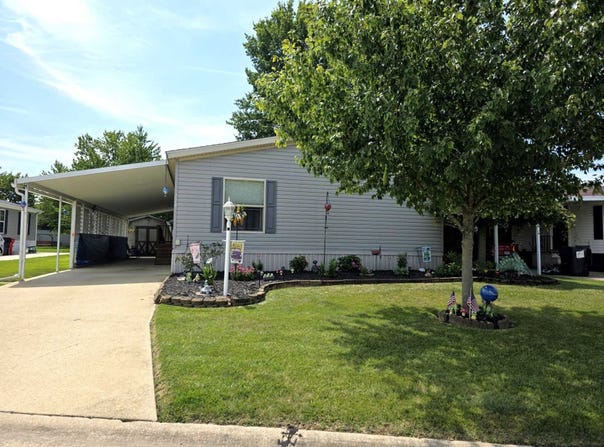228 Pin Oak Circle, Elyria, OH 44035
