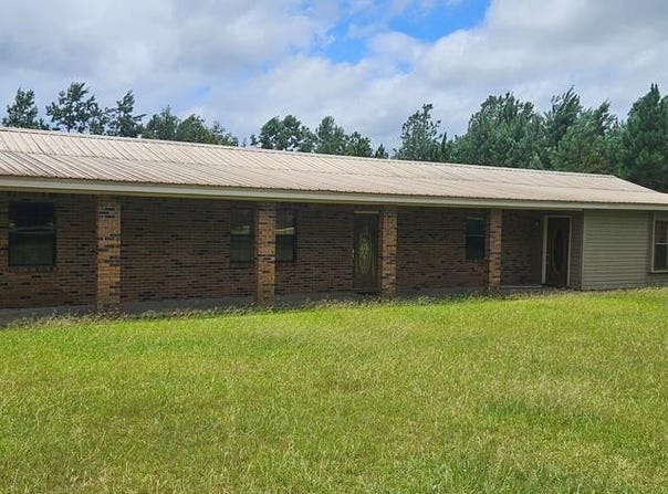 98 Country Heritage Rd., Poplarville, MS 39470