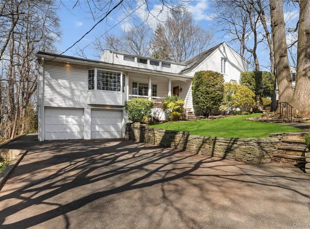 2 Hickory Hill, Roslyn, NY 11576