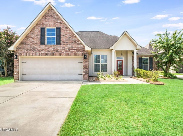 214 Lexi Falls Lane, Broussard, LA 70518