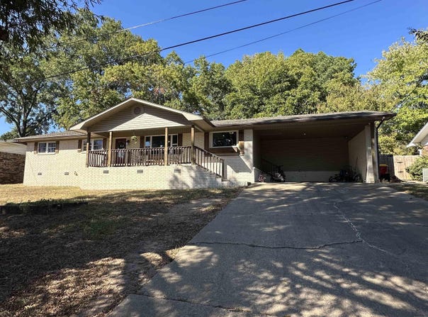 1303 Branch, Morrilton, AR 72110